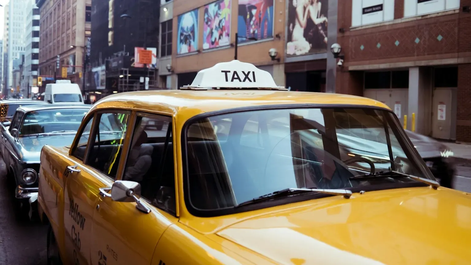 Foto stock gratuita su spettacolo, tetto dell'auto, strada trafficata